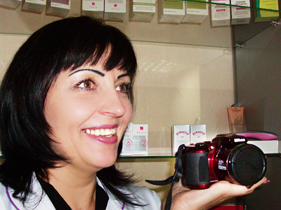 Консультант Елена Качинская получила главный приз Ноябрьской беспроигрышной лотереи - цифровой фотоаппарат NIKON Coolpix L120!